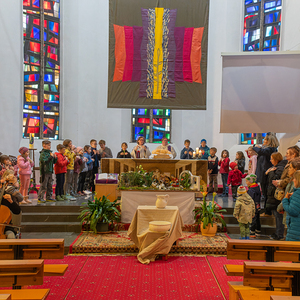 Abendmahlfeier für Kinder / Foto Haijes Am Nachmittag des Gründonnerstags fand eine Abendmahlfeier für Kinder in der Pfarrkirche statt.