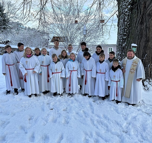 Ministranten im Schnee