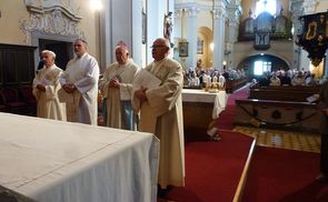 V. l.: Diakon Hermann Mayrhofer (Leonding), P. Georg Grois (Basilika Pöstlingberg), Bischof em. Maximilian Aichern und P. Eugen Szabo (Basilika Pöstlingberg).