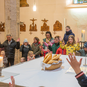 Abendmahlfeier für Kinder / Foto Haijes Am Nachmittag des Gründonnerstags fand eine Abendmahlfeier für Kinder in der Pfarrkirche statt.